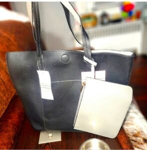 💋5/20 Nwt Black tote&pouch